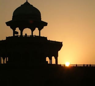 Sonnenaufgang beim Taj Mahal