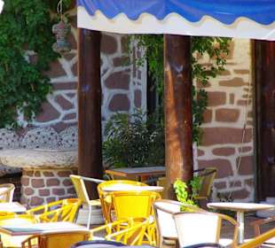 Dennis-Restaurant-Bar