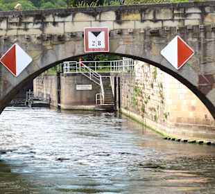 Blick durch einen Bogen der Werrabrücke