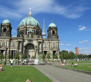 Berliner Dom aus dem Blickwinkel Lustgarten