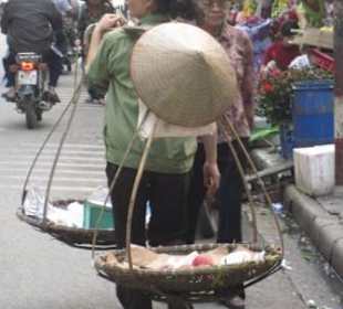 Traditionelle Lastenträgerin