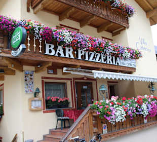 Eingang un Balkon Pizzeria