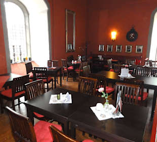 Plätze auf der Empore des Café Aegidius
