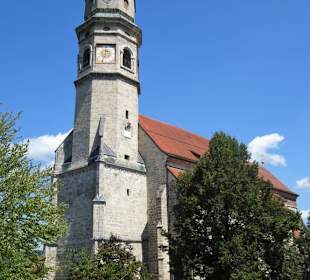 Außenansicht der Pfarrkirche St. Laurentius