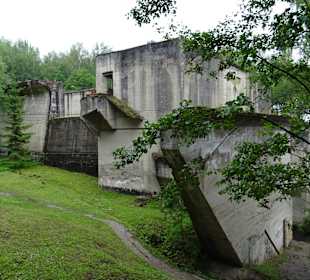 Betonklumpen in der  Natur