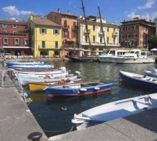 Am neuen Hafen: Abfahrt der Boote nach Limone 
