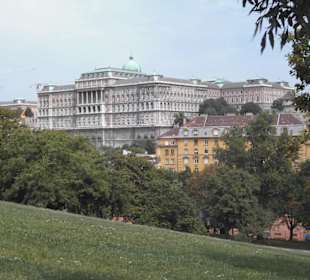 Auf dem Weg zum Burgberg.