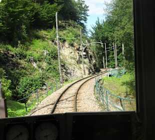 Fortsetzung der Seilbahnfahrt auf Schienen
