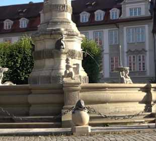 Marienbrunnen mit Mariensäule