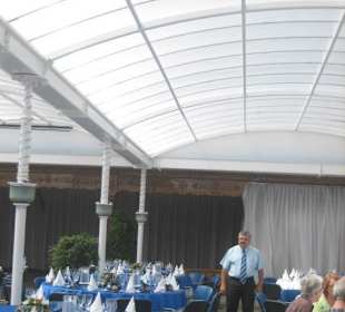 Hübsch gedeckte Tische