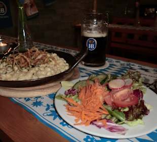 Käsespätzle mit Salat