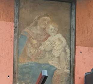 Alte Wandgemälde am Haus