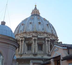 Kopuła widoczna z dachu bazyliki.