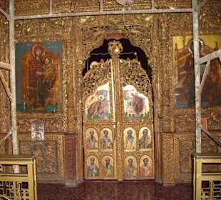 Altarwand mit Gerüst