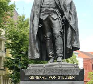 Das Steubendenkmal in Magdeburg, Harnackstraße