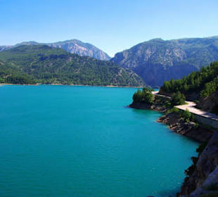 Der Staudamm selbst in voller Pracht