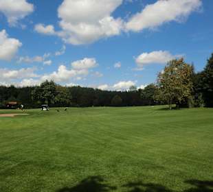 Lange und breite, gepflegte Bahnen