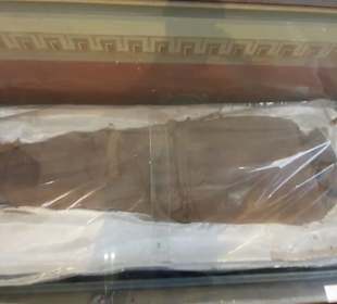 Pyramiden und Ausgrabungsfund