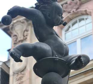 Der kleine Trommler mit Pfeife vor Haus Neuerburg