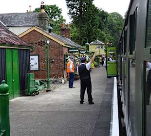Voller Körpereinsatz im Bahnhof