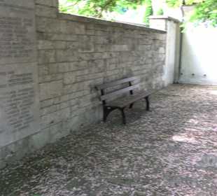 Gefallenendenkmal am Friedhof Holzhausen