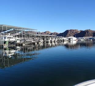 Einfahrt in die Marina