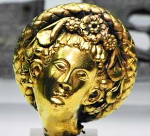 Goldener Kopf,Statuette der Göttin Ceres