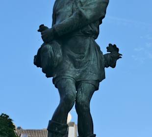 Der Hühnerdieb-Brunnen am Hühnermarkt