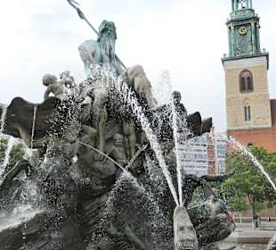 Park am Fernsehturm: Neptunbrunnen u. Marienkirche