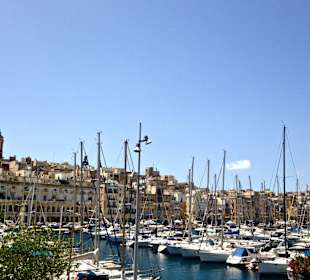 Mit dem Open-Top-Bus von Supreme Malta erkunden