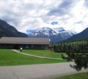 West_4: Besucherzentrum vor Mt. Robson