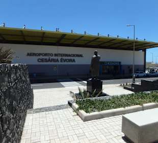 Teilansicht der Flughafen-Vorderfront