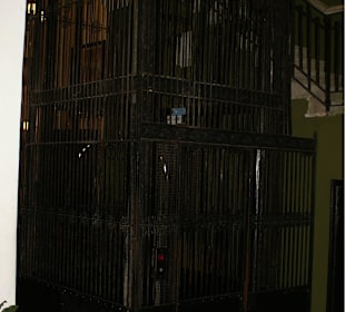 Aufzug aus den 30ern im Ambos Mundos