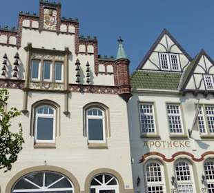 Glockenhaus und Alte Apotheke am Marktplatz