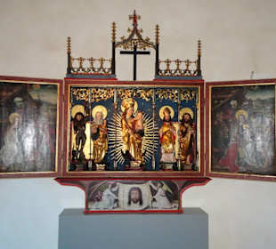 Altäre im Kapitelsaal des heutigen Stadtmuseums