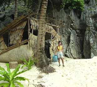 Eine andere Insel mit verlassener Hütte