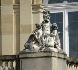  Neues Schloß