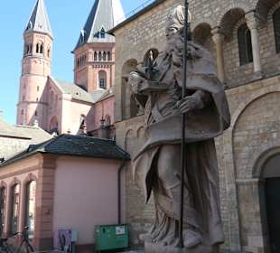 Bonifatius in Mainz am Markt vor dem Dom