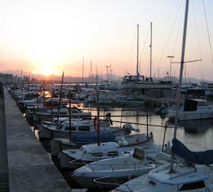 Abenddämmerung am Hafen von Can Picafort