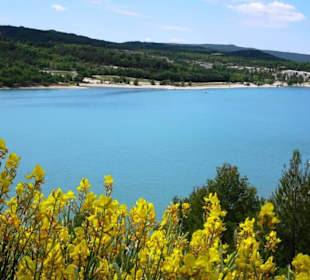 Der Stausee Sainte Croix vor dem Canyon du Verdon