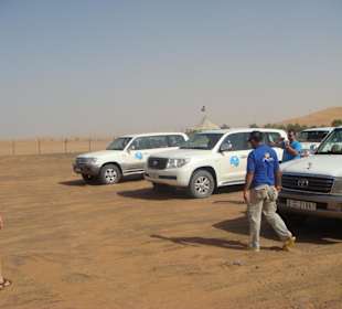 Vorbereitung der Fahrer auf die Wüstentour