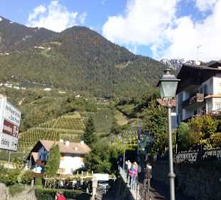 Weg nach Schloss Tirol