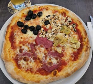 Pizza Quattro Staggioni 11,- €