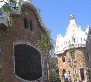 Pawilony przy wejściu do parku