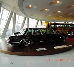 Музей Мерседес-Бенц