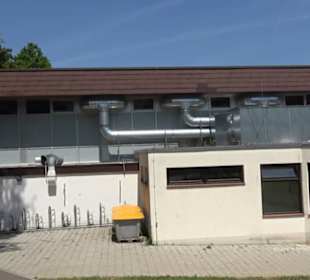 Roßbergschule und Turnhalle Gönningen
