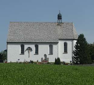 Blick zur Burgkirche St. Michael (Schöllang)