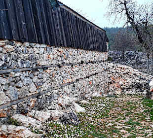 Knopfhäuser Dorf Ormana