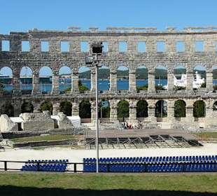 Amphitheater Pula mit Adria.