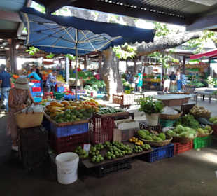 Rundgang über den Petit Marché von Saint-Denis